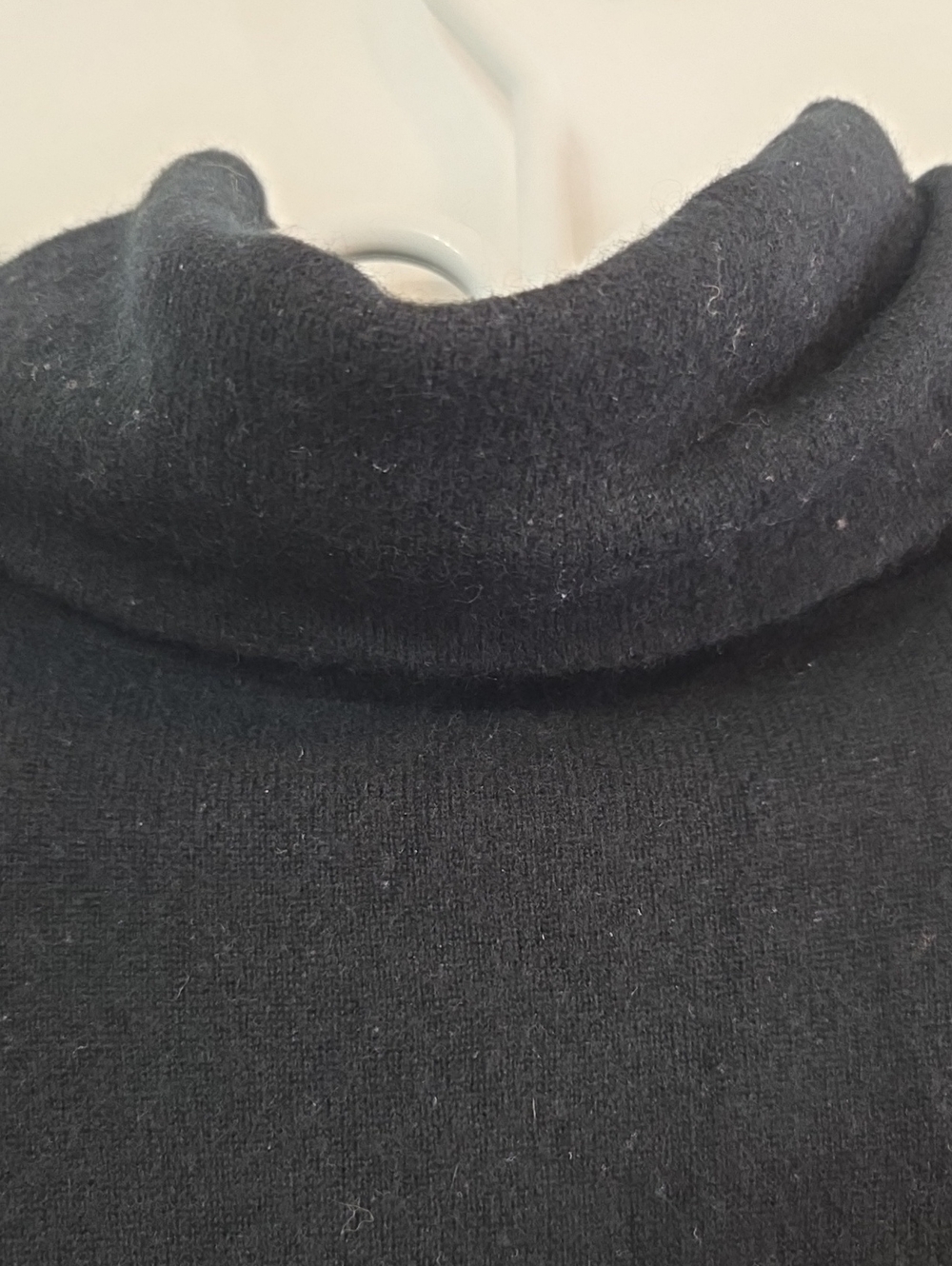 The Cashmere Shop black cashmere turtleneck Sz M - Picture 5 of 6